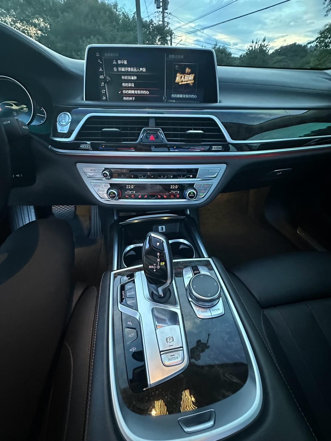2016式 BMW 740Li (G12)