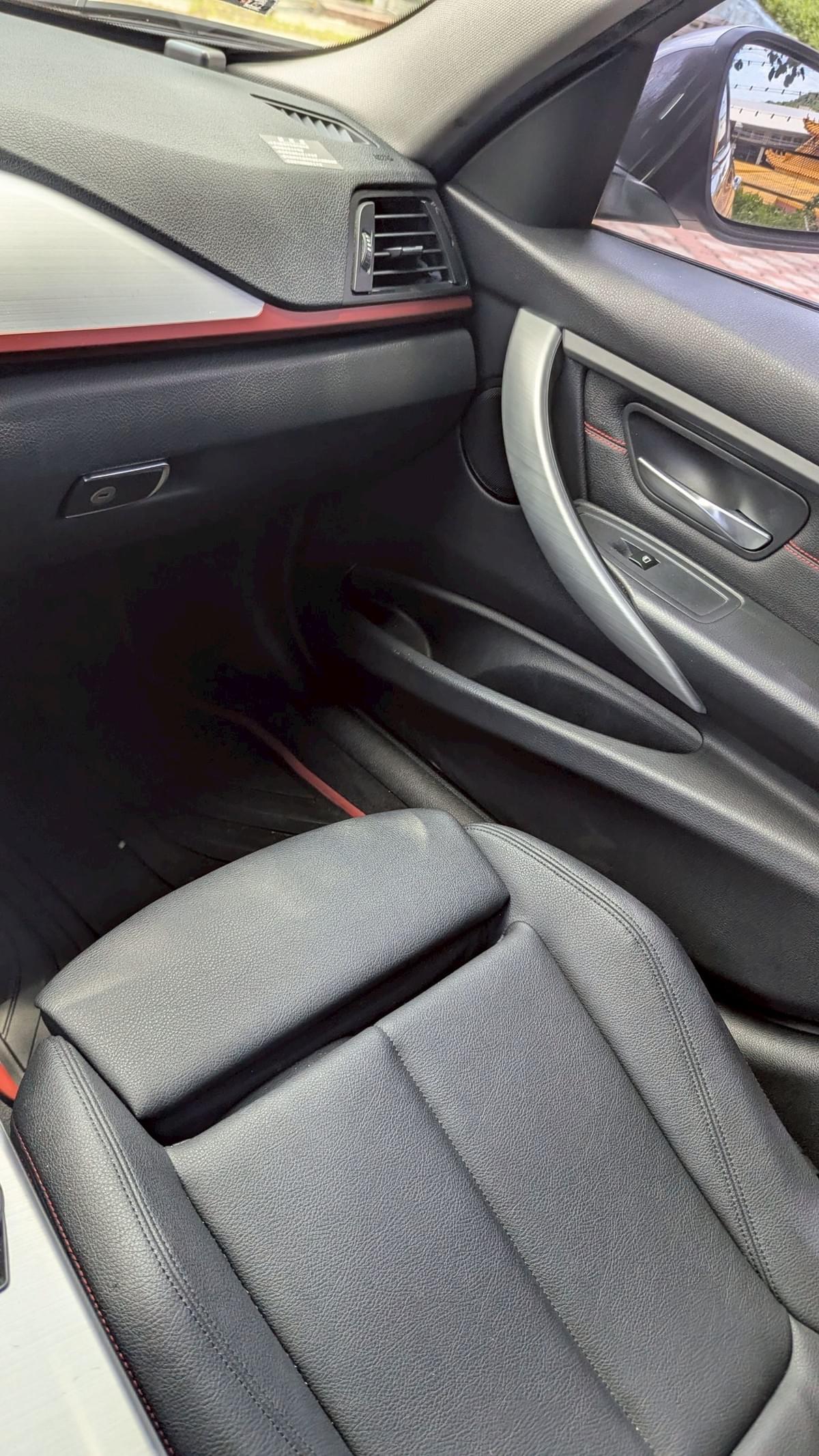 2013 BMW 320i (F30)