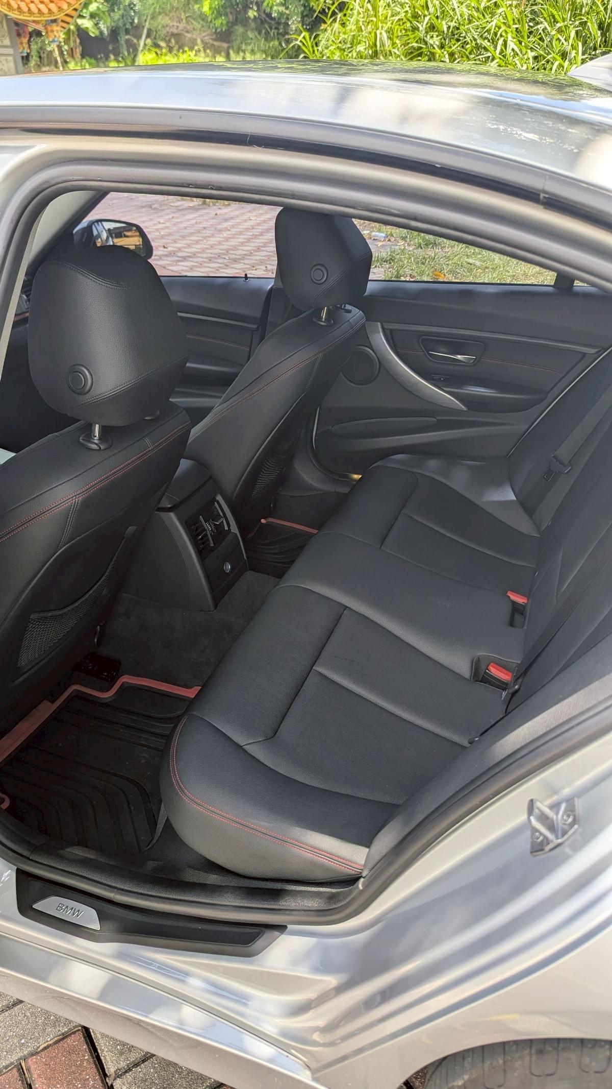 2013 BMW 320i (F30)