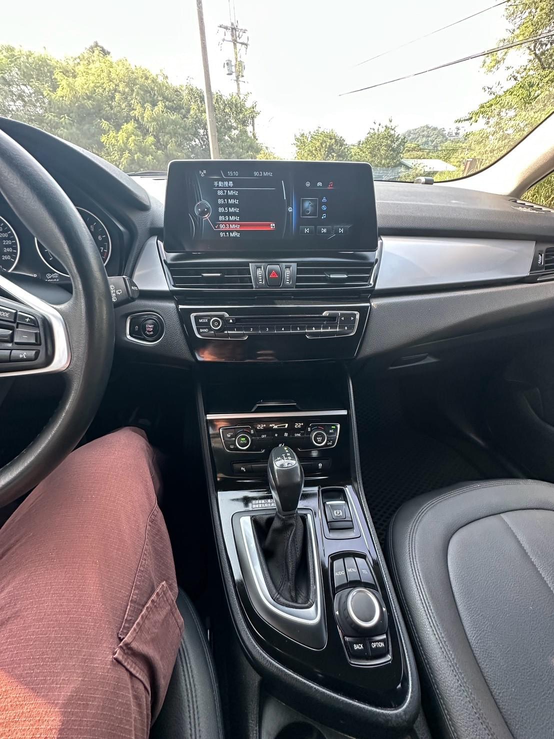 2015式 BMW 218i Active Tourer (F45)
