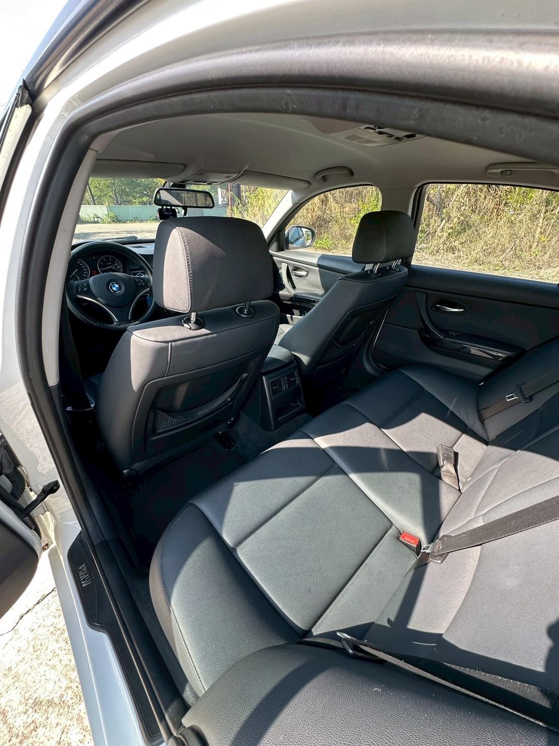 2011式 BMW 320i E90 LCI