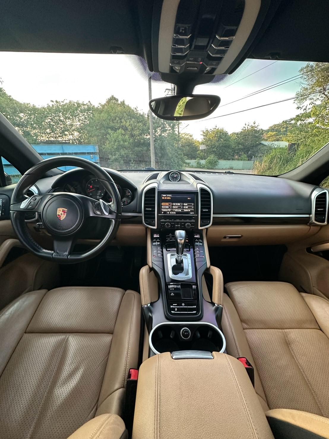 2015式 Porsche Cayenne 3.6 Platinum Edition (958.1)