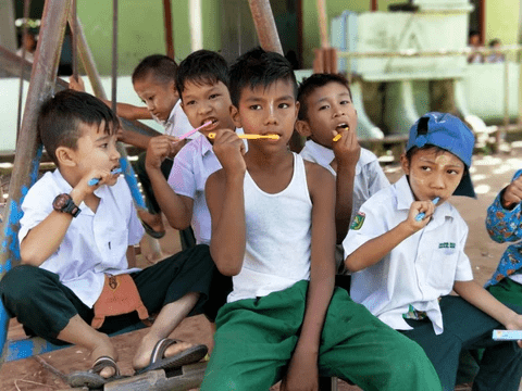 積極推展各區及長期照護相關科系之專業人力培訓、長期照護人員在職訓練、各學校機關團體、社區民眾口腔預防保健宣導及人偶劇團口腔保健宣導,以達降低醫療需求及社會成本的雙重成效。 積極推展各區及長期照護相關科系之專業人力培訓、長期照護人員在職訓練、各學校機關團體、社區民眾口腔預防保健宣導及人偶劇團口腔保健宣導,以達降低醫療需求及社會成本的雙重成效。