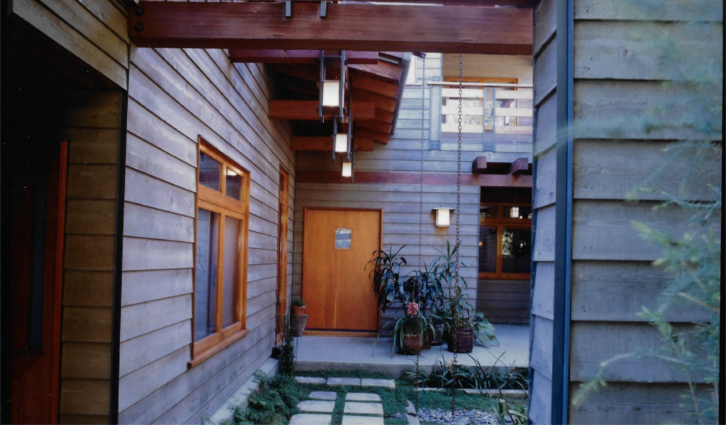 Davis House, Entrance