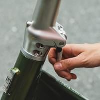 Folding handlebars that can be easily folded with a lever.