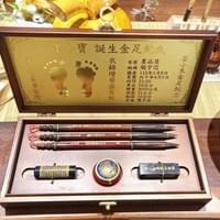 咖啡金扣盒含金足印-雙色紫黑檀胎毛筆3+黑牛角臍帶章胎毛章及錦泰蘭乳牙盒