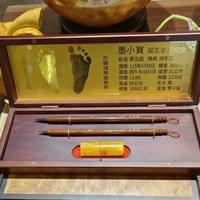 紅木盒-紫檀胎毛筆2+仿蜜蠟臍帶章含金足印
