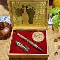 Q版孟宗竹盒-Q版赤牛角胎毛筆+赤牛角水鑽臍帶章+孟宗竹乳牙盒