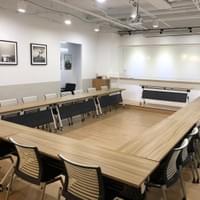 思博客會議教室民生館-C教室馬蹄型桌椅內部照片