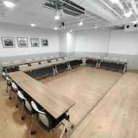 思博客會議教室民生館-A教室馬蹄型桌椅內部照片