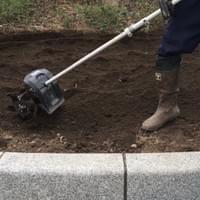 花壇の土の入れ替え