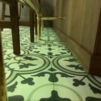 東京丸の内スパイスカレー　FISH2号店　客席床