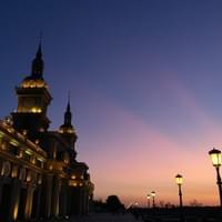 殘月之下 晚霞之上