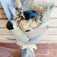 Small Sola Bouquet