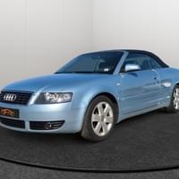 Audi A4 II Cab V6 - 6 490 €