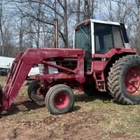 Cash IH 986 Tractor w Loader - can pick up 2 6x6 bales of hay 