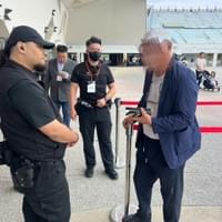 漢盾維安人員處置現場鬧場民眾