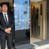 低干擾、高禮儀的勤務原則，確保整體環境莊重且有序