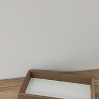 Dimenzije: 30 × 15 × 4 cm.