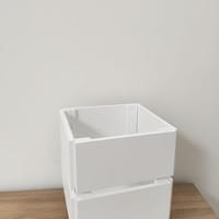 Dimensions: 27 x 27 x 35 cm.