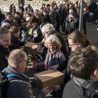 Einreichung E-ID-Referendum: Teamwork vor der Staatskanzlei