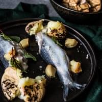 Sledzie / Harengs de la mer Baltique marinés et sa crème d’oignons