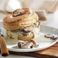  Feuilleté de swiateczna (saucisses grillés), fondu d’oignons et sauce champignons des bois