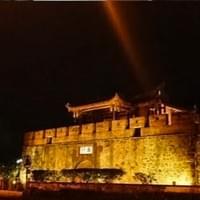 恆春古城門夜景，打光的城樓