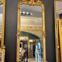 Superbe miroir d'entre-deux vers 1840, belle dorure d'origine, tain au mercure 205X89cm.