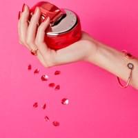 Mannequin mains parfumerie