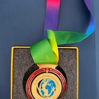 《希望的田野上》获GCA环球当代艺术家奖金奖奖牌