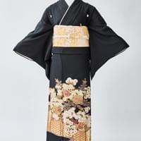 黒留袖３２　66000円　身長170cmまで
