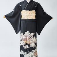 黒留袖３１　66000円　身長165cmまで
