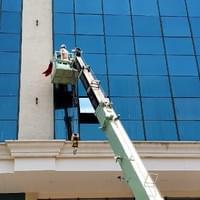 افضل عمال تنظيف زجاج بالرياض