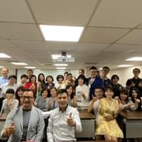 基金會董事長、林副執行長與講座學員合照