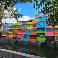 中興河道彩虹屋