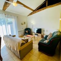 Grand Gîte Soleil Salle à manger pour 15 personnes