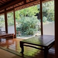 窓を開けた縁側