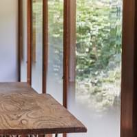 ゆらぎのある当時のガラス