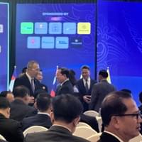 参加柬埔寨政府官员东盟经济论坛