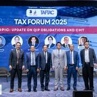 金税国际董事长（左一）应邀2025年柬埔寨全国税务论坛