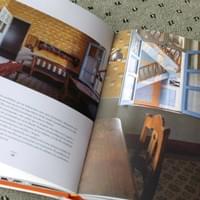 This  room has a wall motif you will probably recognise from a renowned french painting...