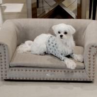 高級感あふれるチェスターフィールド調 ペットのためのソファ 