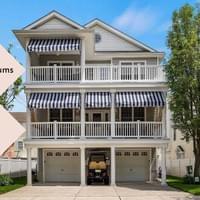 Huge deck, trees for privacy