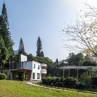 校史館與周遭花園、步道景緻