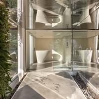 校史館入口裝設刻有「樸實剛毅」四字校訓的鏡面鋼板，其類似時光廊道的概念，賦予參觀者對於本校歷史的回顧，並展望未來的發展