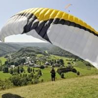 Voler en parapente dans les Ardennes belges