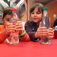 Comment Sloupic la méduse descend dans la bouteille ? 