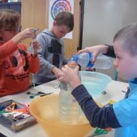 Fabrication de méduses après avoir analysé le phénomène.