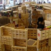 Construction géante sur la place du marché.